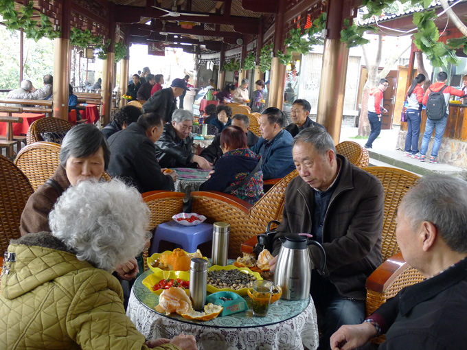 离退休春游.JPG