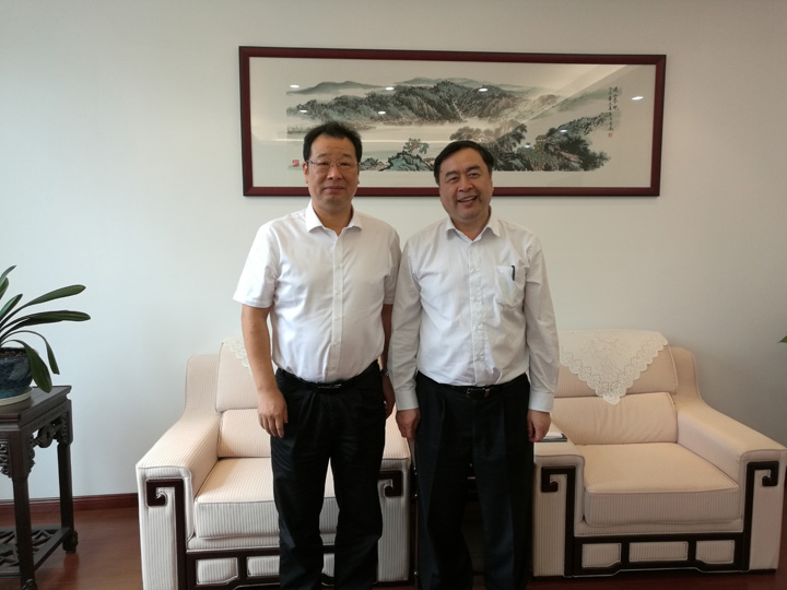 1-1赵振元同志与叶书记亲切合影.jpg