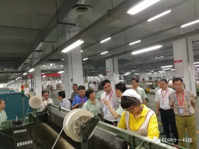 9-赵振元到车间参观.jpg