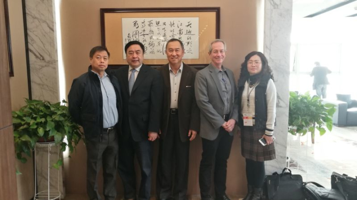 11-赵振元、副院长姚虹与洪启财副总裁一行亲切合影.jpg