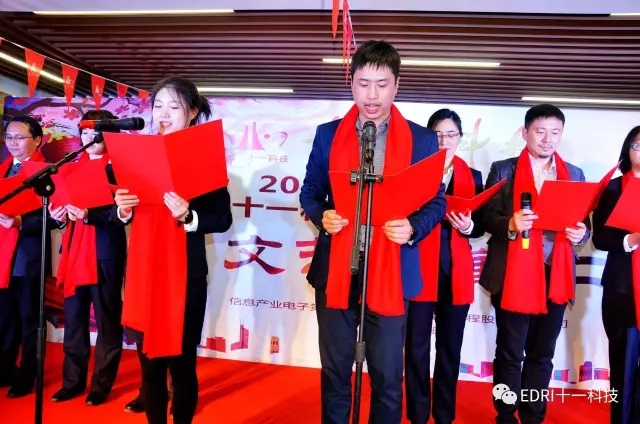 19-十一能投表演诗朗诵《太阳每天都是新的》.webp.jpg