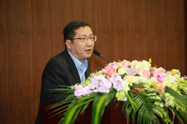 24-工会主席王萌代表伟德体育干部员工发言.jpg