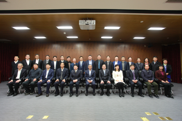 39-新老领导全体合影.jpg