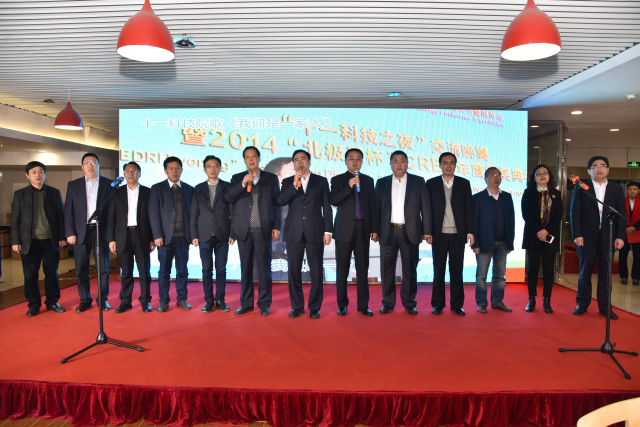 5-伟德体育新一届党政班子成员合唱《我们是一家人》.jpg