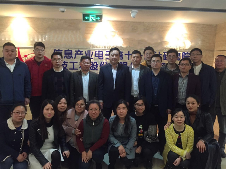 4-赵振元同志与南通分院全体干部员工亲切合影.jpg