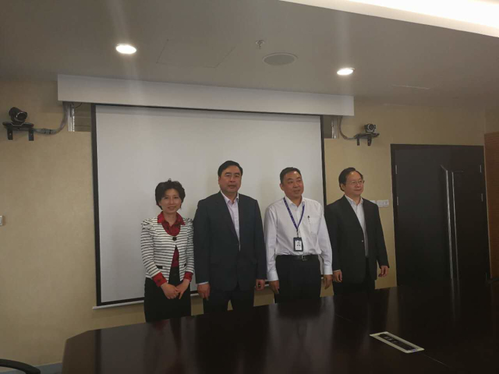 5-赵振元董事长、蒋玉梅副院长与祁宁春总经理、吴世勇副总经理亲切合影.jpg