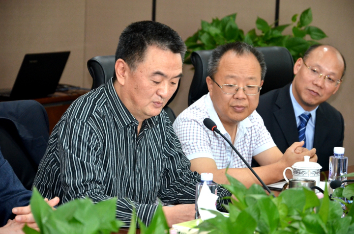 2-党委副书记王珩主持仪式.jpg