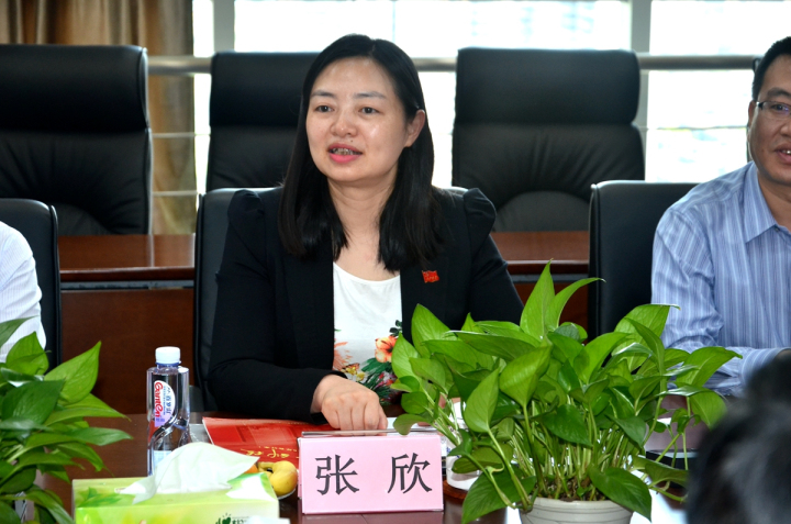 4-中国银行成都成华支行行长张欣在仪式上讲话.jpg