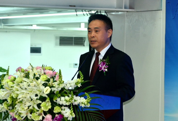 5-成华区副区长邓旭主持开业仪式.jpg