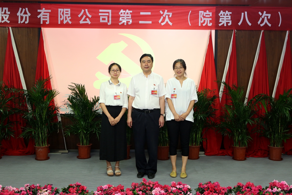 合影-赵振元书记与杭州分院党支部参会党代表合影.jpg